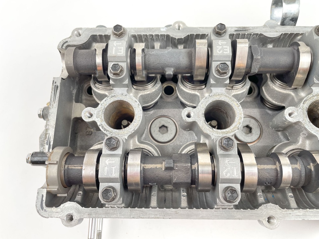 2002 Suzuki 40 HP 4 Stroke Outboard Cylinder Head 11100-87J02-019 Parts