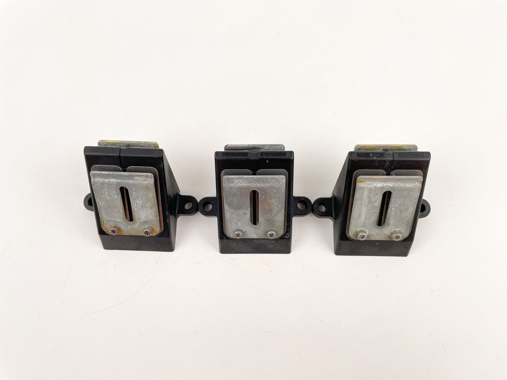 1999 Yamaha 30 HP 2 Stroke Outboard Reed Valve Assembly 6J8-13610-00-00 OEM