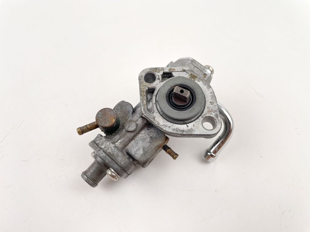 1999 Yamaha 30 HP 2 Stroke Outboard Oil Pump 6J8-13200-01-00 OEM