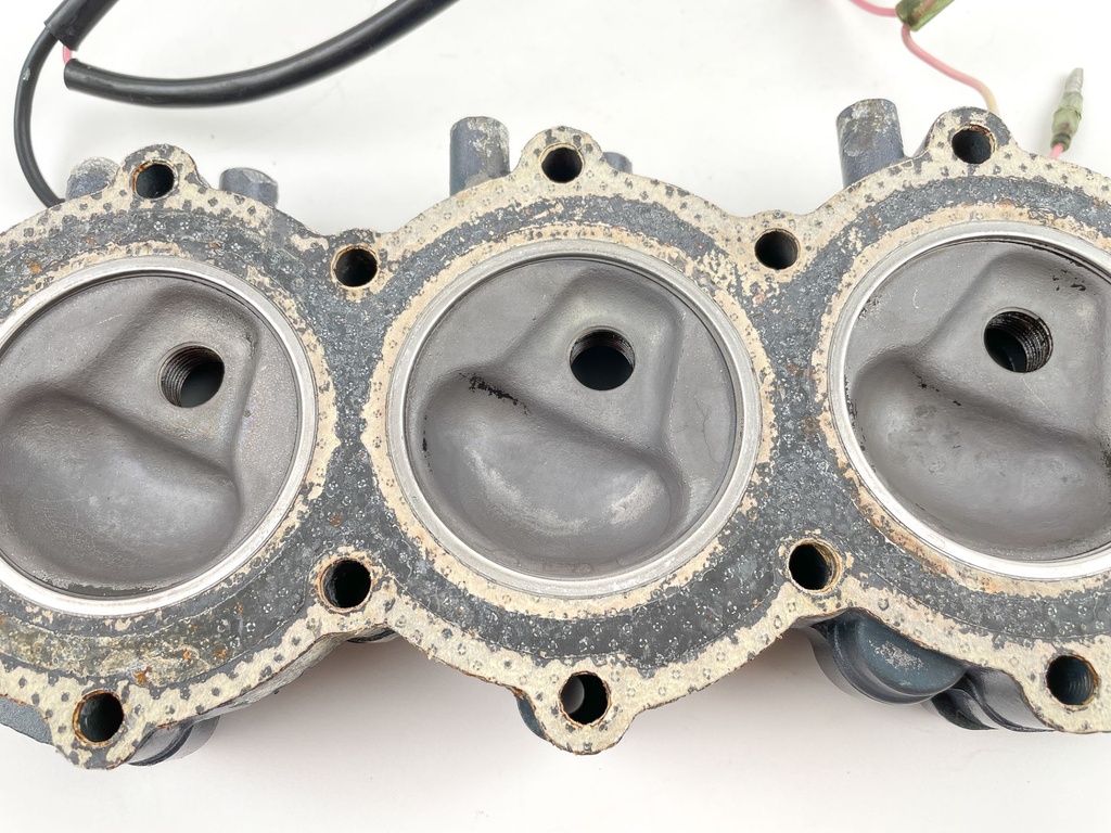 1999 Yamaha 30 HP 2 Stroke Outboard Cylinder Head 6J8-11111-00-94 OEM