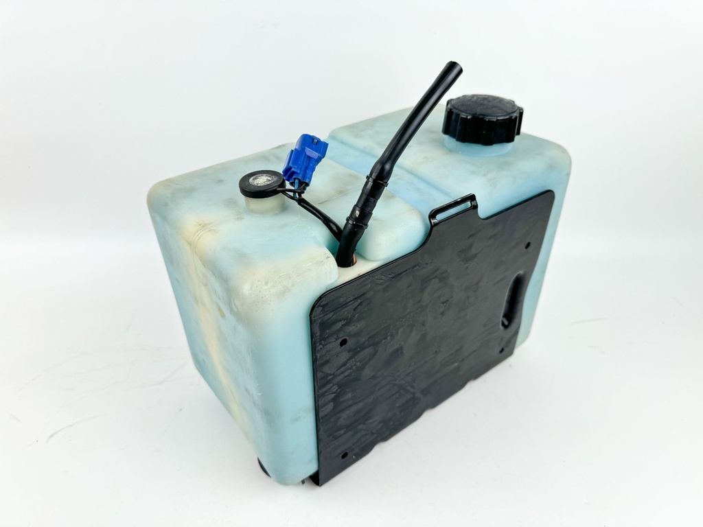 Yamaha Outboard Remote 2 Stroke Oil Tank Assembly With Pump 2.8 Gallons