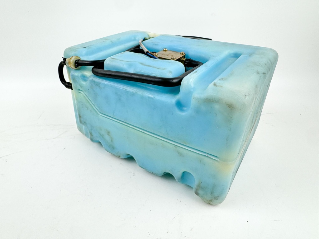Yamaha Outboard Remote 2 Stroke Oil Tank Assembly With Pump 2.8 Gallons