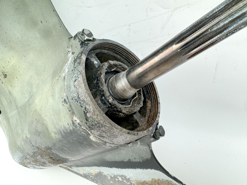 2001 - 2009 Suzuki DF 60 70 HP 20" Long Lower Unit Gear Case OEM