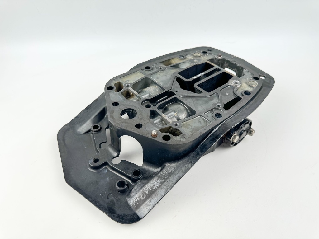 2001 Mercury 225 HP 2 Stroke Outboard Exhaust Plate Guide 832935A15 OEM