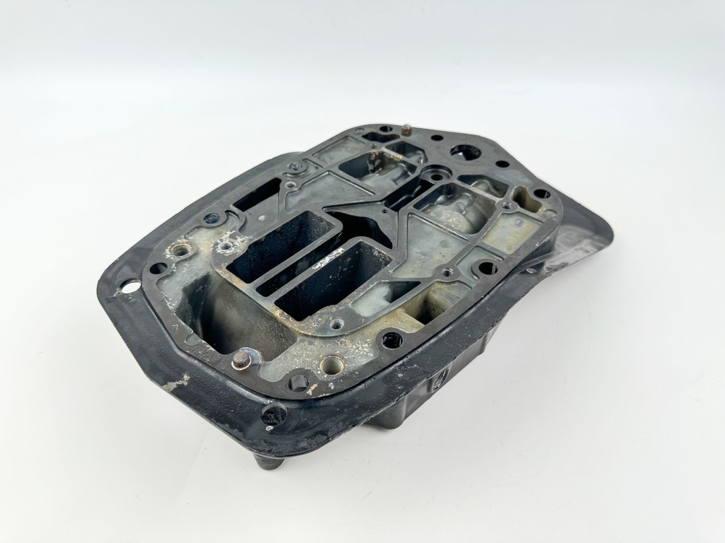 2001 Mercury 225 HP 2 Stroke Outboard Exhaust Plate Guide 832935A15 OEM