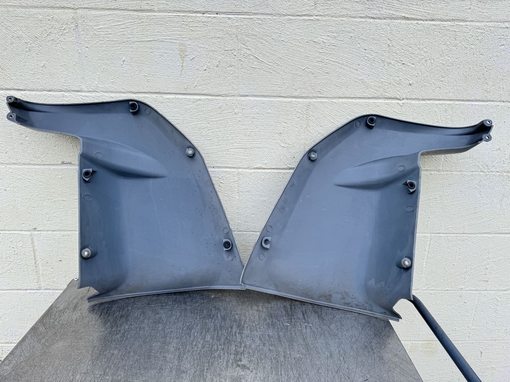 2005 Yamaha 225 HP 4 Stroke Outboard Lower Apron Cover 69J-42741-00-8D OEM
