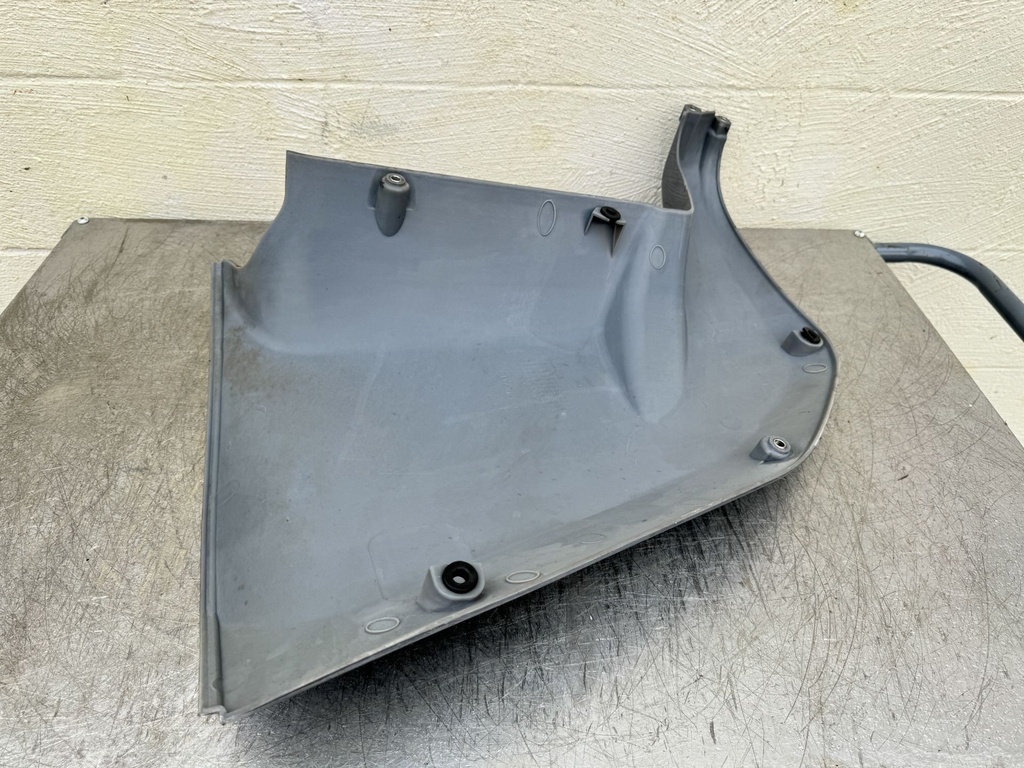 2005 Yamaha 225 HP 4 Stroke Outboard Lower Apron Cover 69J-42741-00-8D OEM