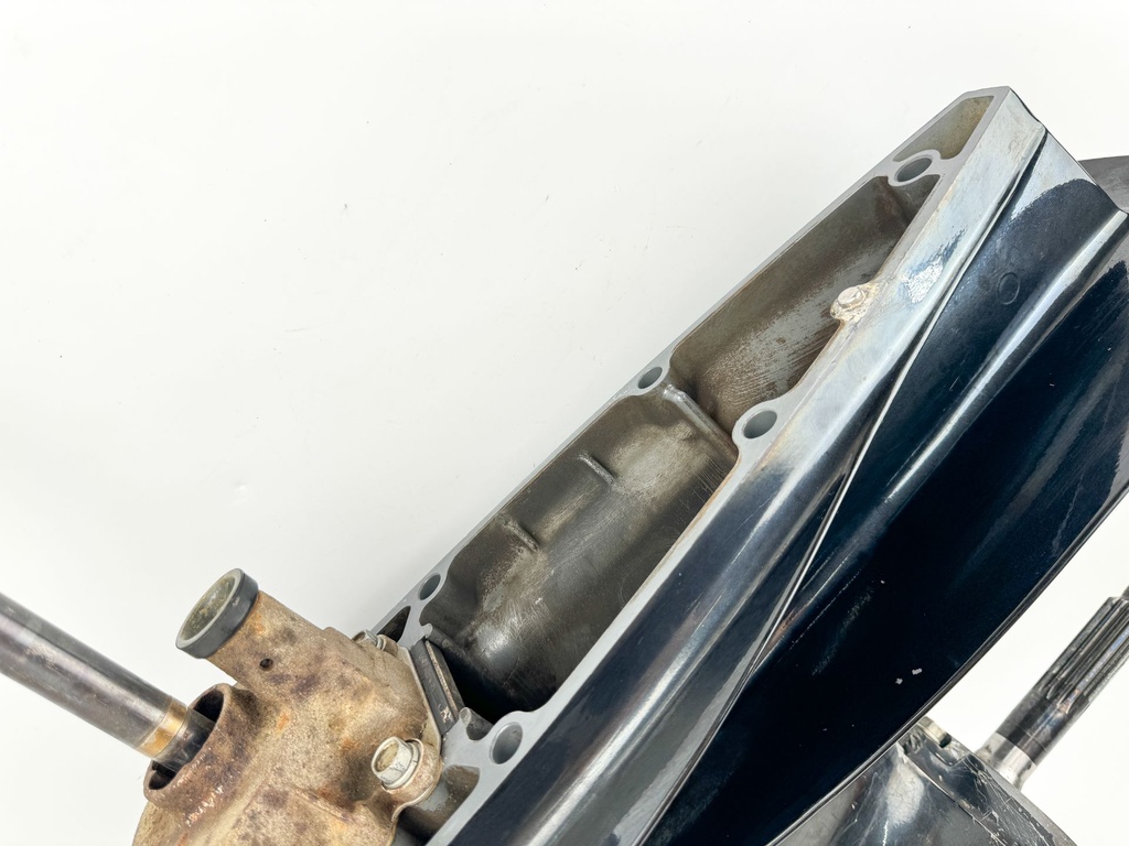 2004 Suzuki 140 HP 4 Stroke Outboard 20" Long Lower Unit Gear Case