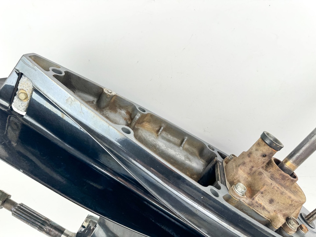 2004 Suzuki 140 HP 4 Stroke Outboard 20" Long Lower Unit Gear Case