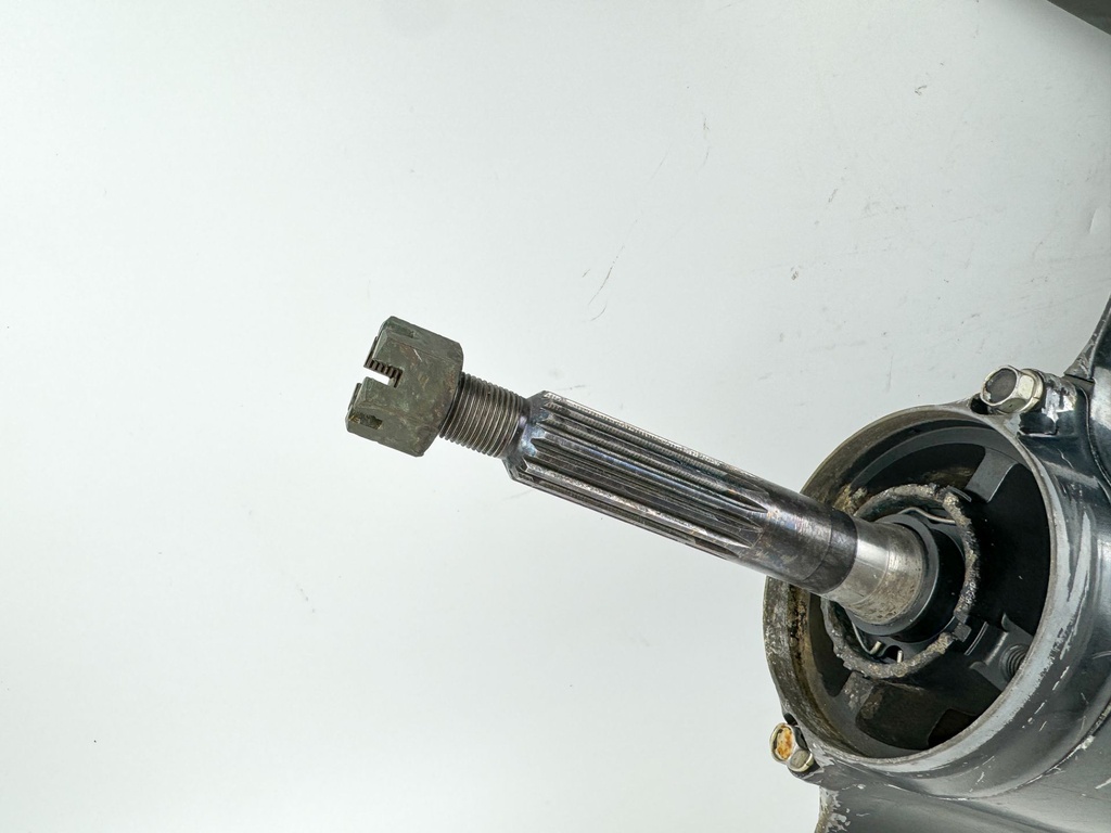 2004 Suzuki 140 HP 4 Stroke Outboard 20" Long Lower Unit Gear Case