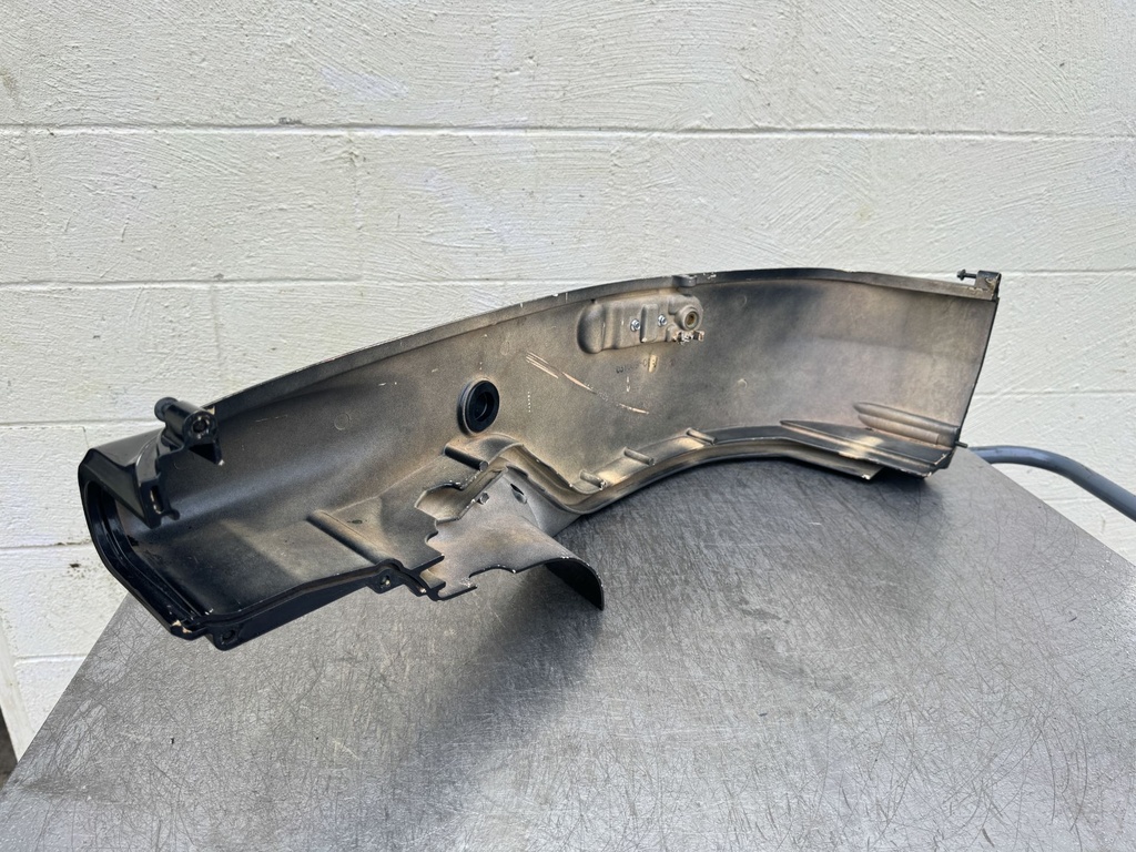 2004 Suzuki 250 HP 4 Stroke Outboard Lower Apron Cowling Starboard 61131-93J01-0EP OEM