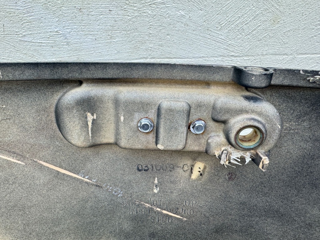 2004 Suzuki 250 HP 4 Stroke Outboard Lower Apron Cowling Starboard 61131-93J01-0EP OEM