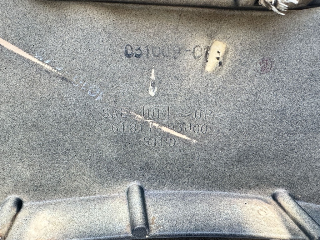 2004 Suzuki 250 HP 4 Stroke Outboard Lower Apron Cowling Starboard 61131-93J01-0EP OEM