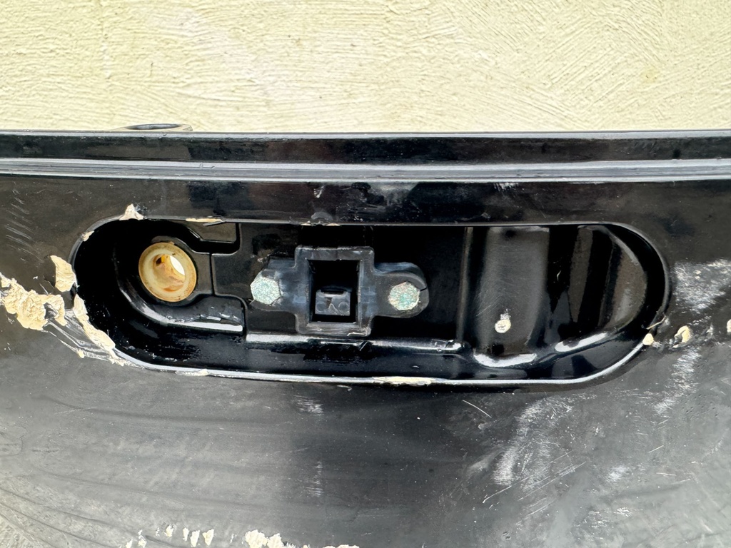 2004 Suzuki 250 HP 4 Stroke Outboard Lower Apron Cowling Starboard 61131-93J01-0EP OEM