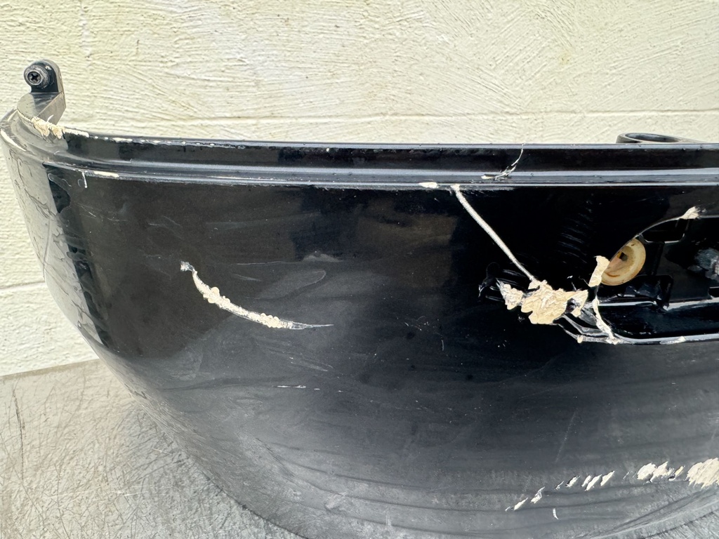 2004 Suzuki 250 HP 4 Stroke Outboard Lower Apron Cowling Starboard 61131-93J01-0EP OEM