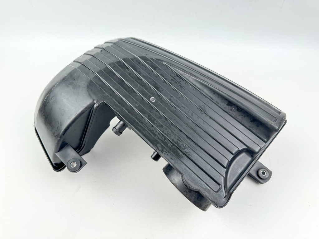 2004 Suzuki 140 HP 4 Stroke Outboard Intake Air Silencer Assembly 13810-90J01 OEM