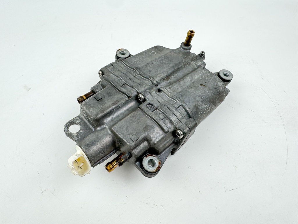 2004 Suzuki 140 HP 4 Stroke Outboard Vapor Separator Tank VST 15600-90J01 OEM