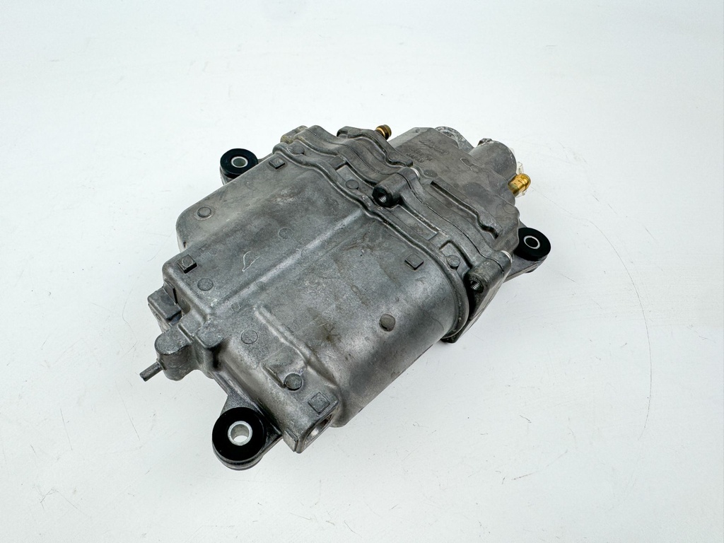 2004 Suzuki 140 HP 4 Stroke Outboard Vapor Separator Tank VST 15600-90J01 OEM