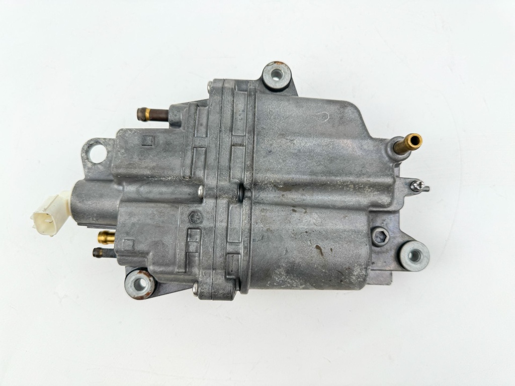 2004 Suzuki 140 HP 4 Stroke Outboard Vapor Separator Tank VST 15600-90J01 OEM