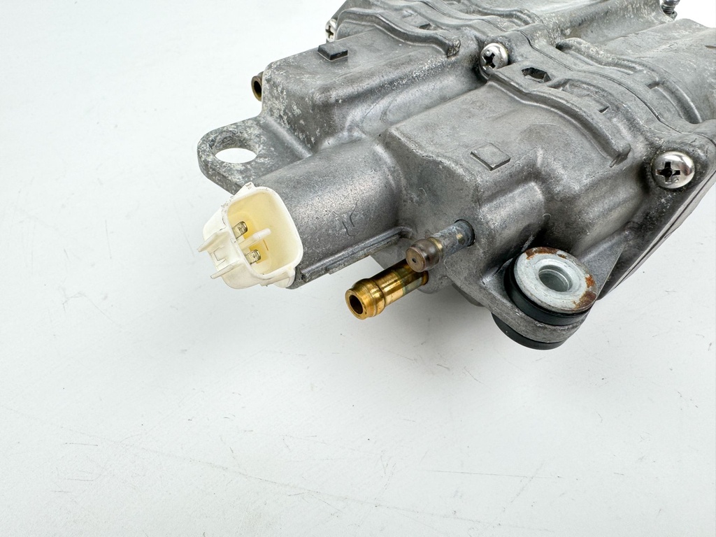 2004 Suzuki 140 HP 4 Stroke Outboard Vapor Separator Tank VST 15600-90J01 OEM