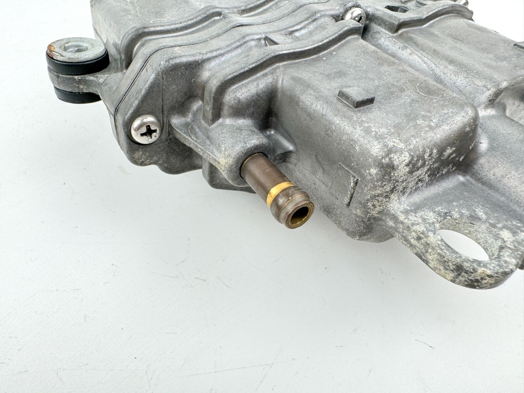 2004 Suzuki 140 HP 4 Stroke Outboard Vapor Separator Tank VST 15600-90J01 OEM