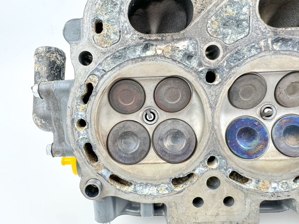 2004 Suzuki 140 HP 4 Stroke Outboard Cylinder Head 11100-90J11 OEM