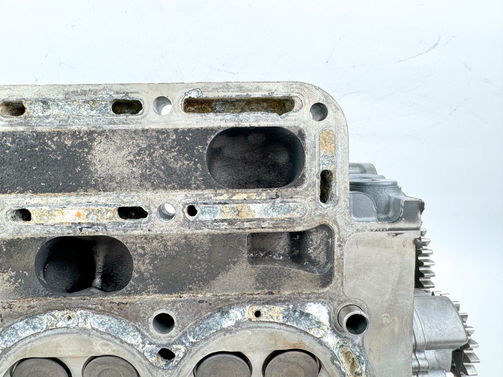 2004 Suzuki 140 HP 4 Stroke Outboard Cylinder Head 11100-90J11 OEM