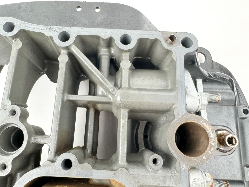 2004 Suzuki 140 HP 4 Stroke Outboard Engine Holder 51110-90822-0EP OEM