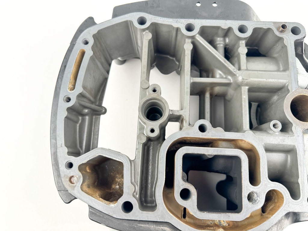 2004 Suzuki 140 HP 4 Stroke Outboard Engine Holder 51110-90822-0EP OEM