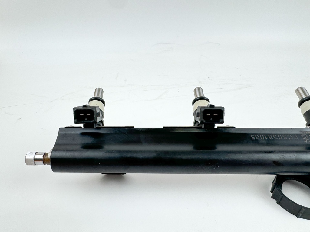 2005 Mercury 225 HP 4 Stroke Outboard Fuel Injector Set W/ Rail 892811T01 OEM