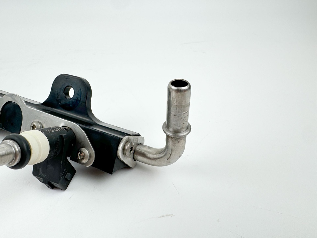 2005 Mercury 225 HP 4 Stroke Outboard Fuel Injector Set W/ Rail 892811T01 OEM