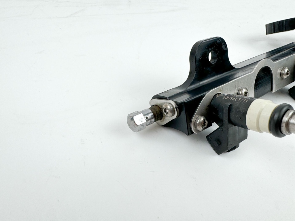 2005 Mercury 225 HP 4 Stroke Outboard Fuel Injector Set W/ Rail 892811T01 OEM