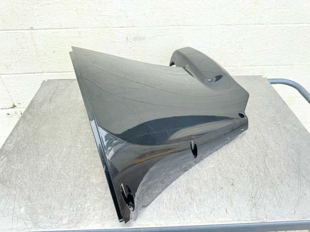 2007 Suzuki 200 HP 4 Stroke Outboard Lower Apron Cowling Starboard 61811-93J40-0EP OEM