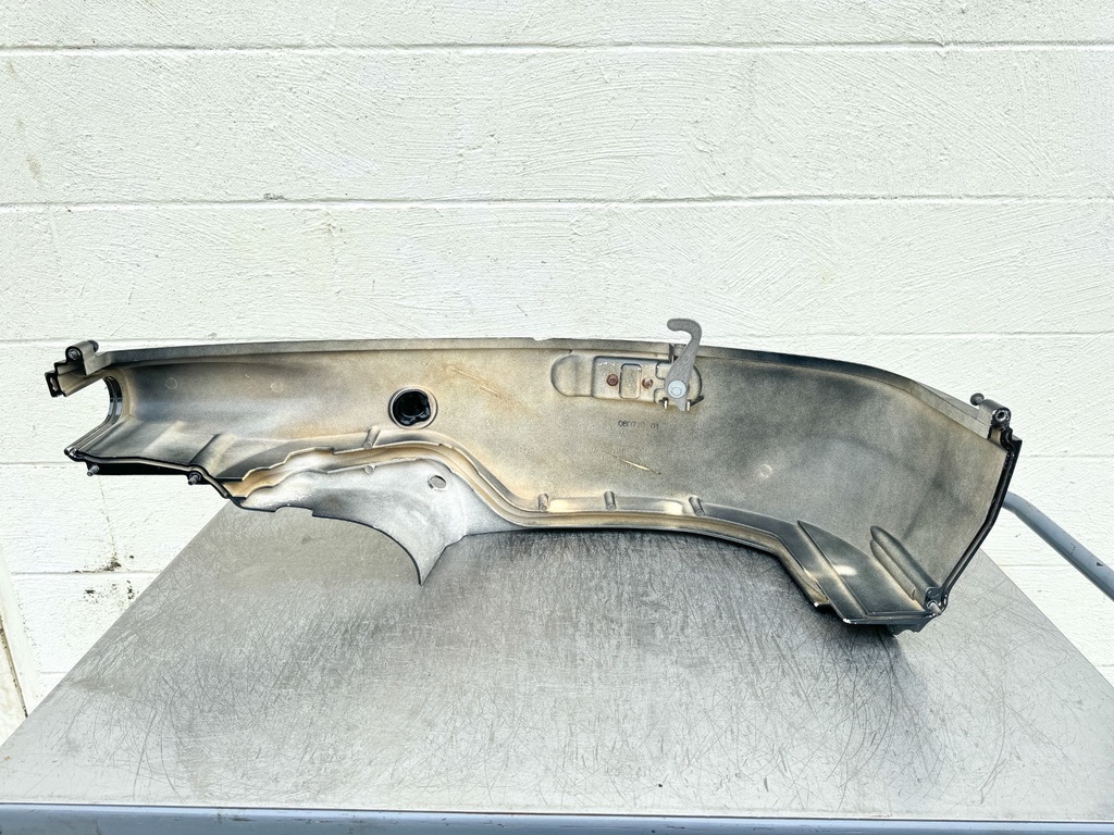 2007 Suzuki 200 HP 4 Stroke Outboard Starboard Oil Pan Cover 61131-93J01-0EP OEM