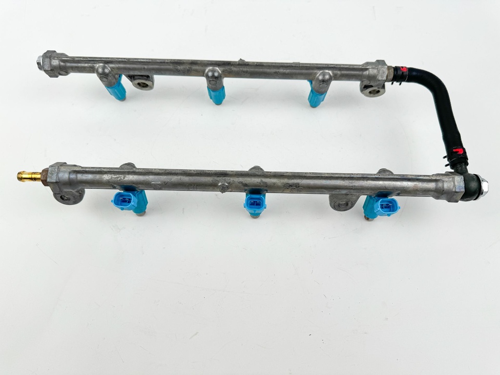 2007 Suzuki 200 HP 4 Stroke Outboard Fuel Injector Set W/ Rail 15710-93J00 OEM