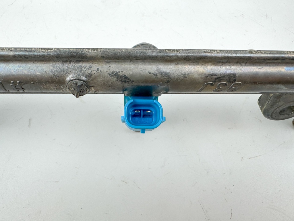 2007 Suzuki 200 HP 4 Stroke Outboard Fuel Injector Set W/ Rail 15710-93J00 OEM