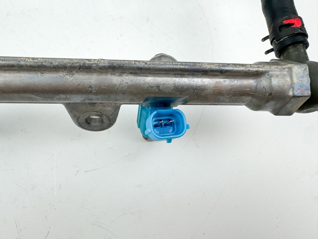 2007 Suzuki 200 HP 4 Stroke Outboard Fuel Injector Set W/ Rail 15710-93J00 OEM