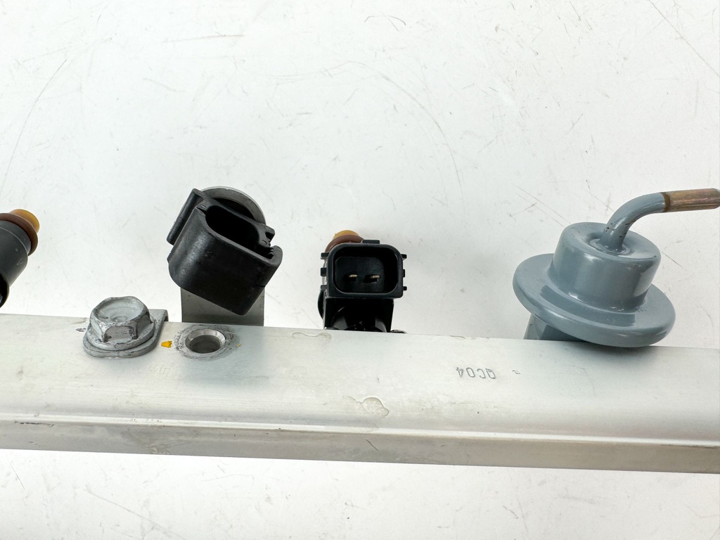 2002 Honda 200 HP 4 Stroke Outboard Fuel Injector Set W/ Rail 16450-ZY3-013 OEM