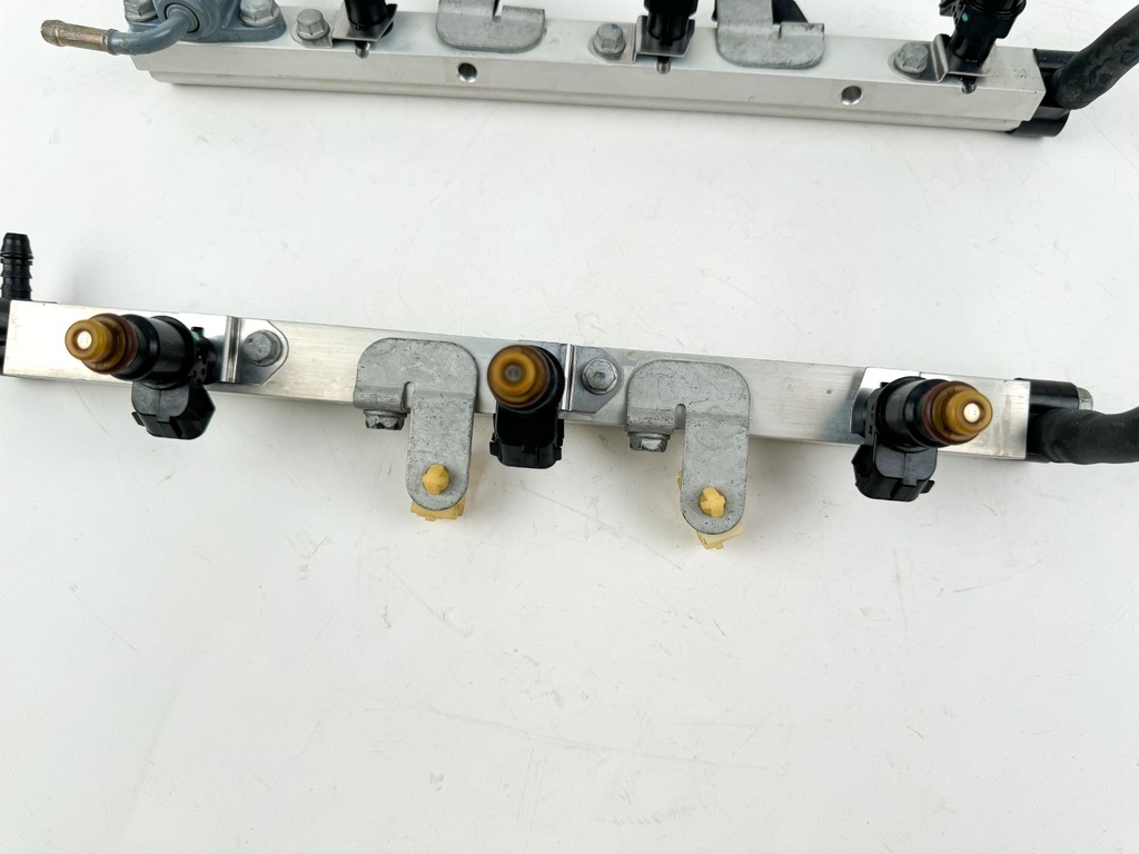 2002 Honda 200 HP 4 Stroke Outboard Fuel Injector Set W/ Rail 16450-ZY3-013 OEM