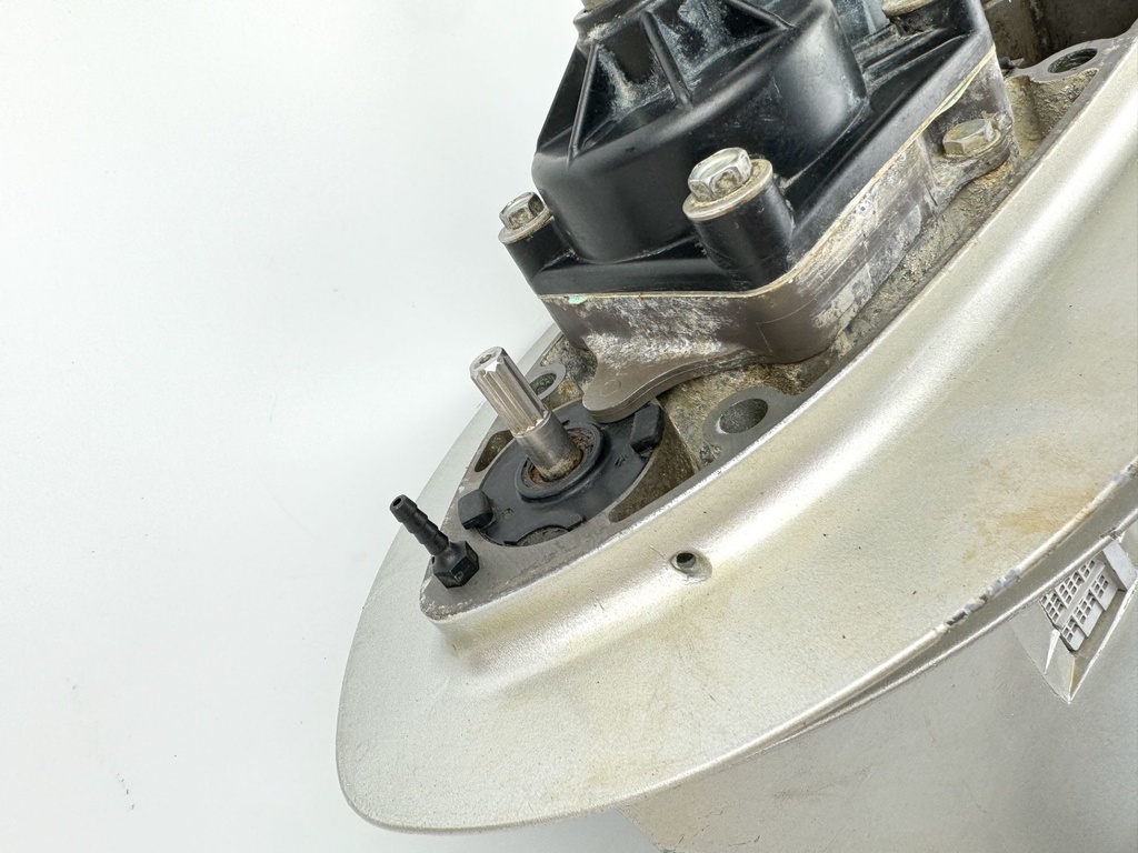 2002 Honda 200 HP 4 Stroke 25" Outboard Lower Unit Gear Case Counter Left