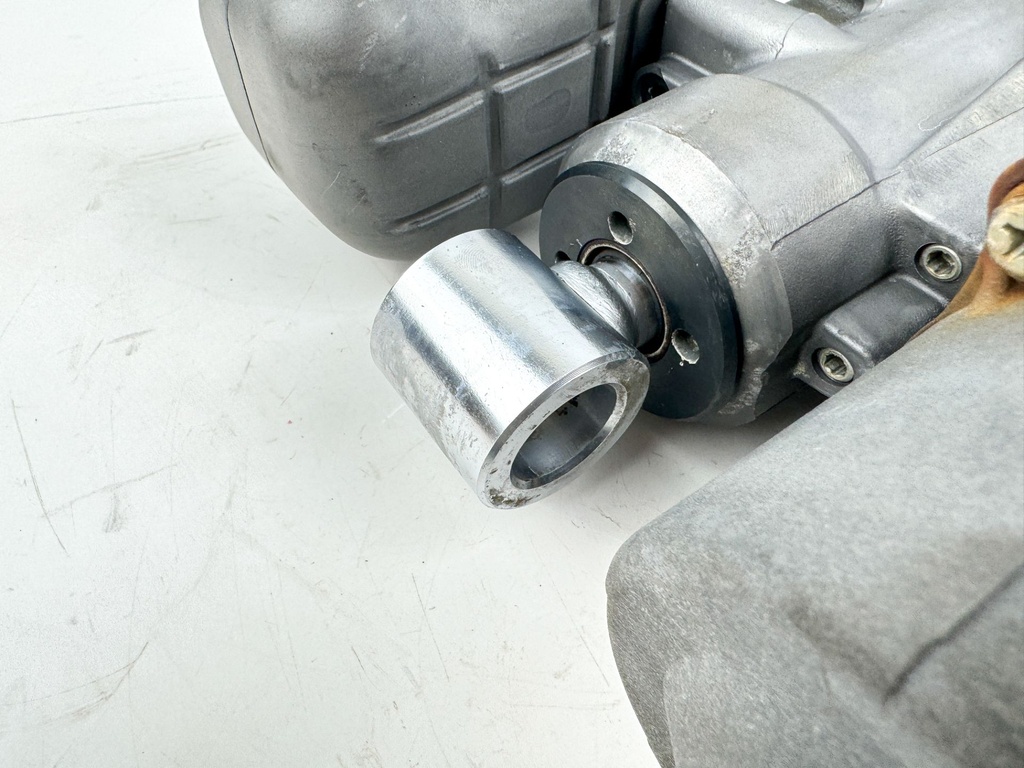 2004 Suzuki 140 HP 4 Stroke Outboard Power Trim Tilt Unit 48503-92J04 OEM