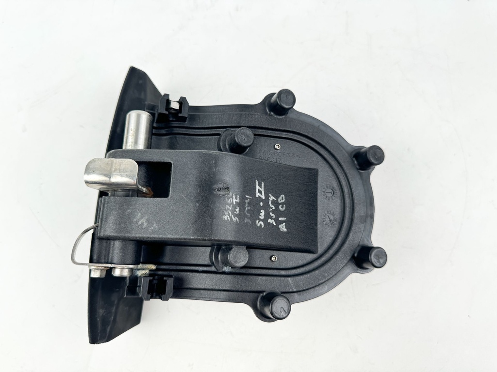 2007 Mercury 150 HP 4 Stroke Outboard Back Rear Latch Handle 896617A04 OEM