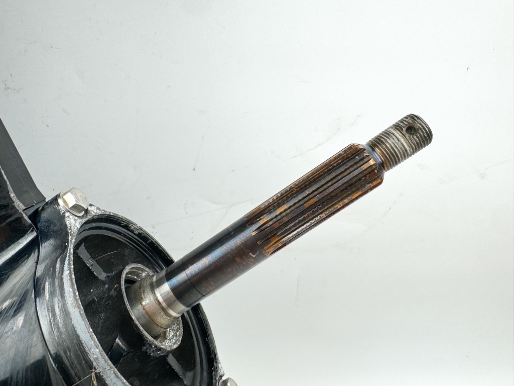 2019 Suzuki 150 HP 4 Stroke Outboard 25" Lower Unit Gear Case 55110-93J20-YAY OEM