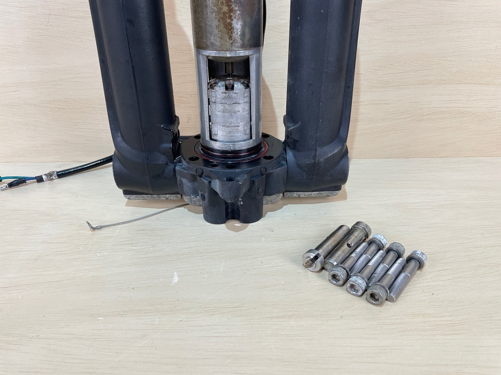 Mercury 350HP Outboard Engine Power Trim Unit Assembly 8M0118297