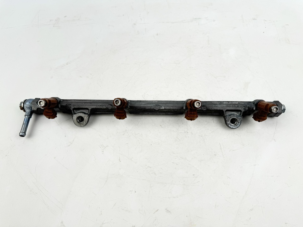 2019 Suzuki 150 HP 4 Stroke Outboard Fuel Injector Set W/ Rail 15710-96J00 OEM