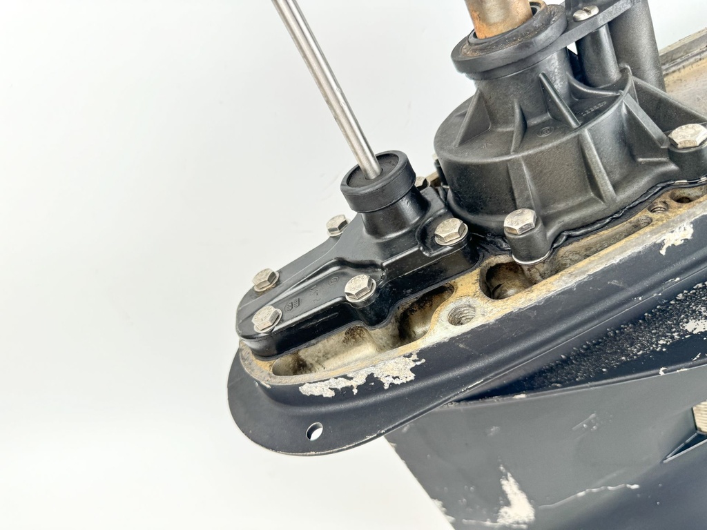 1996 Johnson 150 HP 2 Stroke Outboard 20" Long Lower Unit Gear Case 5007022