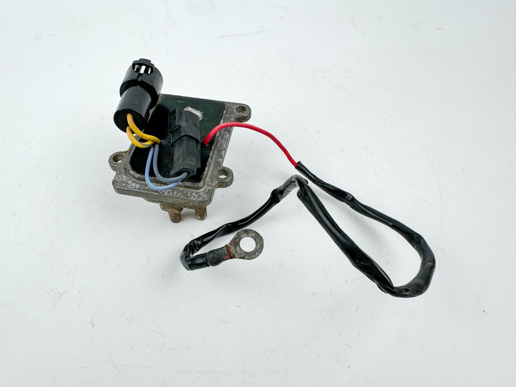 1996 Johnson 150 HP 2 Stroke Outboard Rectifier & Regulator 0586048 OEM