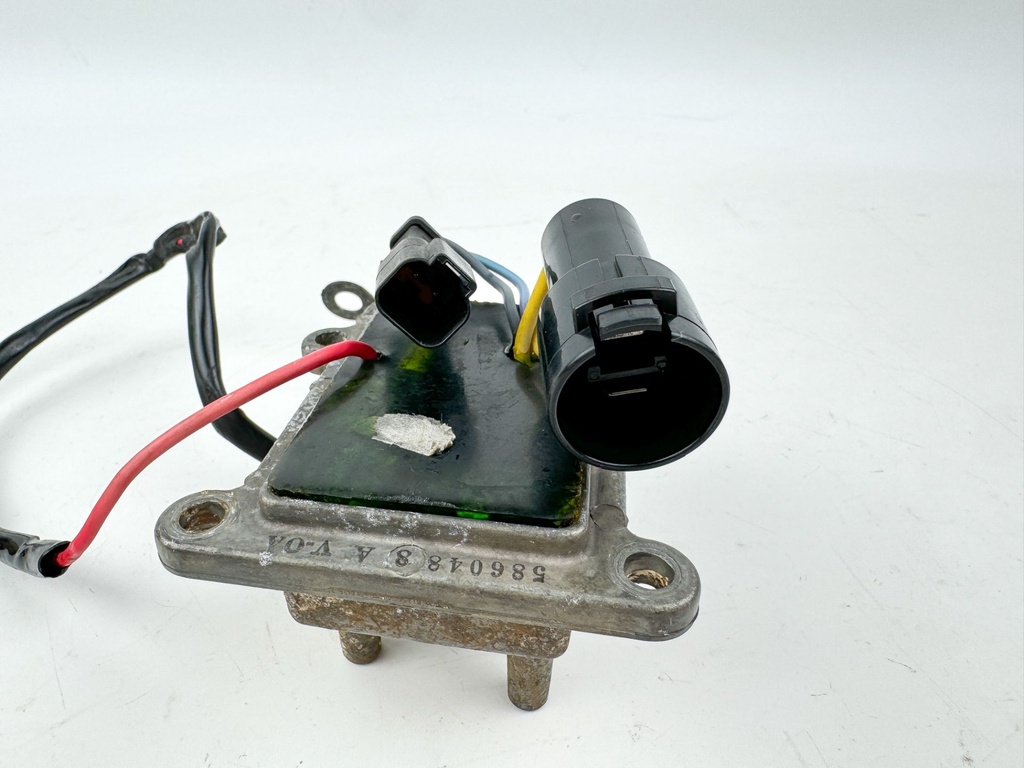 1996 Johnson 150 HP 2 Stroke Outboard Rectifier & Regulator 0586048 OEM