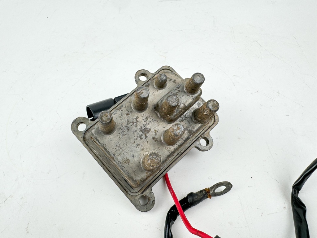 1996 Johnson 150 HP 2 Stroke Outboard Rectifier & Regulator 0586048 OEM