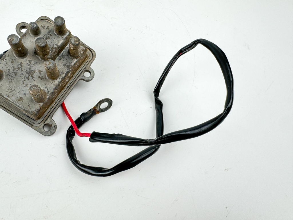 1996 Johnson 150 HP 2 Stroke Outboard Rectifier & Regulator 0586048 OEM